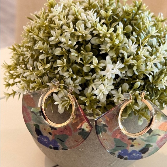 Elegant Brown Earrings with Unique Design - Picture 7 of 7